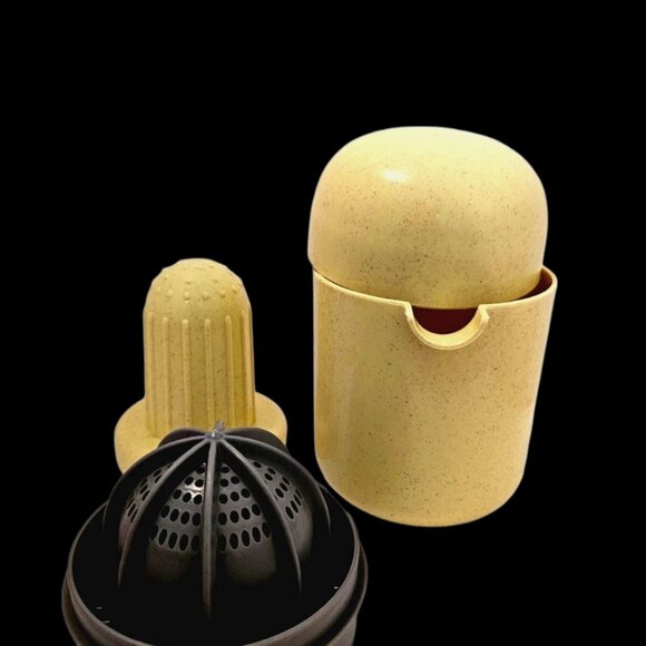 NEW!! ECO Citrus Juicer - Lemon, Lime, Orange Compact Squeezer. Portable, Easy!! - Picture 5 of 10